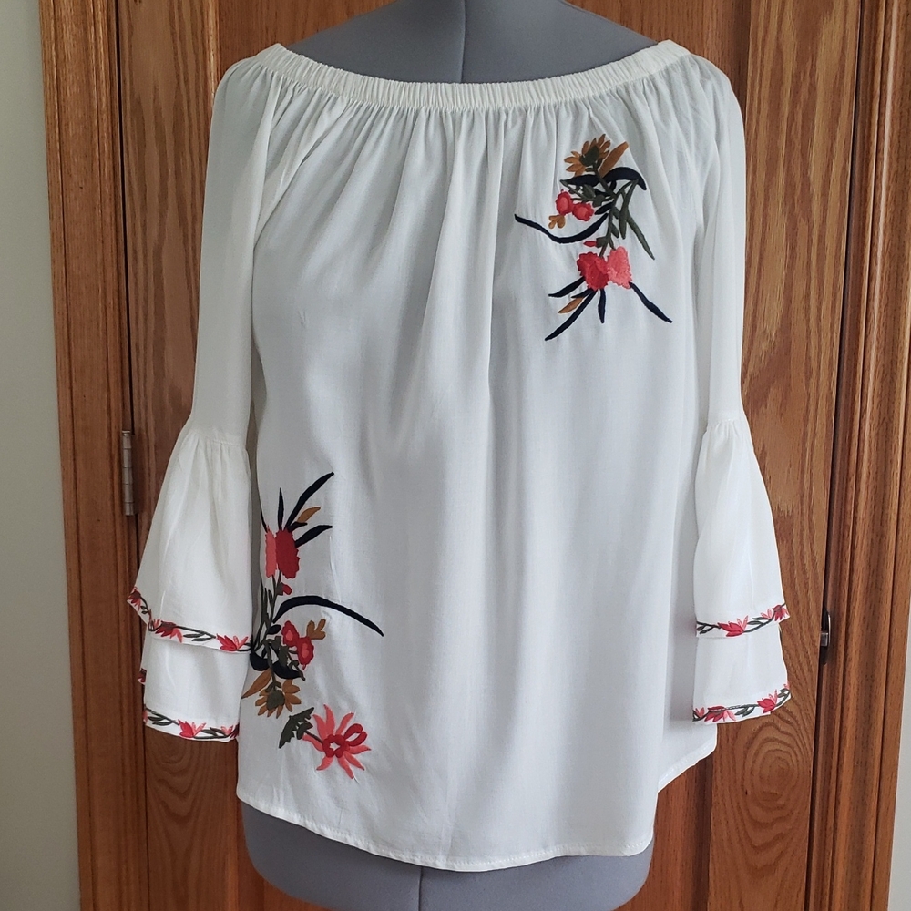 Solitaire White Ruffled Embellished Blouse Sz. L New
